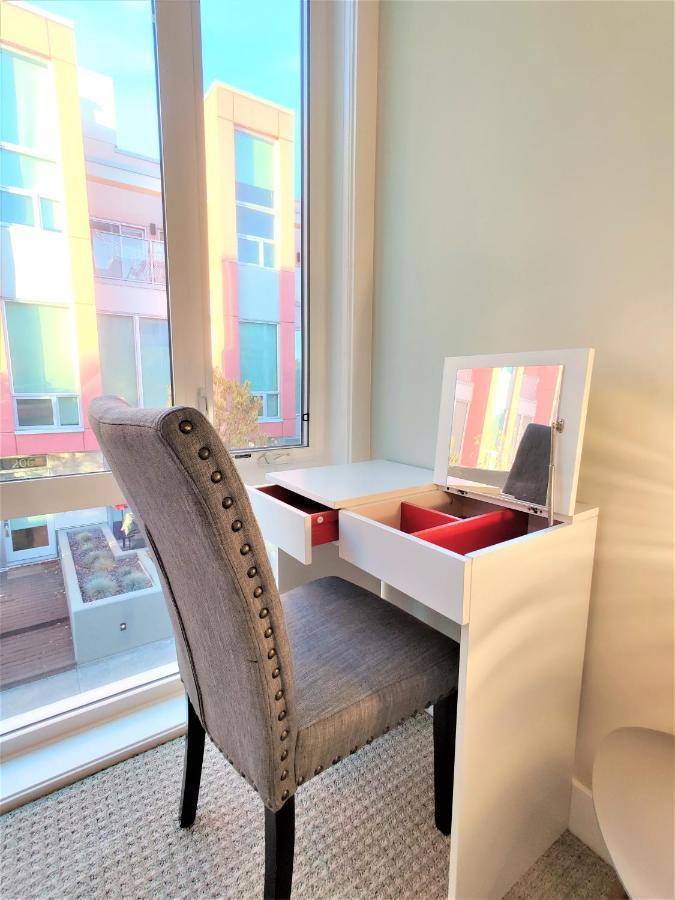 Monki Di Executive Suites - Glas - Luxury Inner City Home 3 Min To Downtown W Private Rooftop Patio Fireplace Калґарі Екстер'єр фото