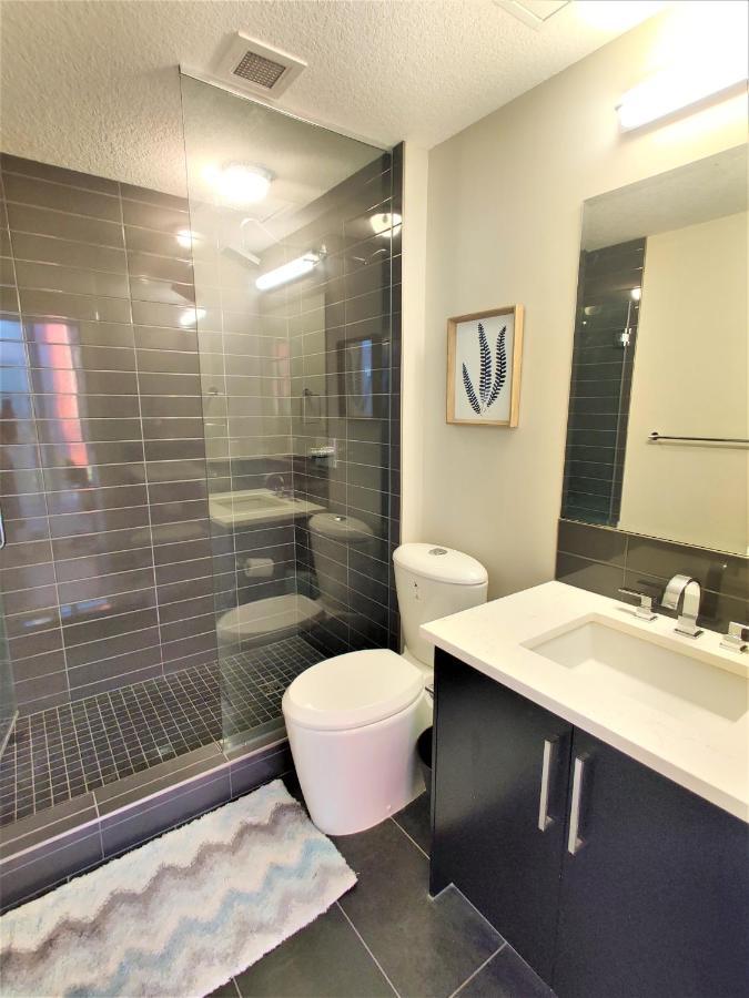 Monki Di Executive Suites - Glas - Luxury Inner City Home 3 Min To Downtown W Private Rooftop Patio Fireplace Калґарі Екстер'єр фото